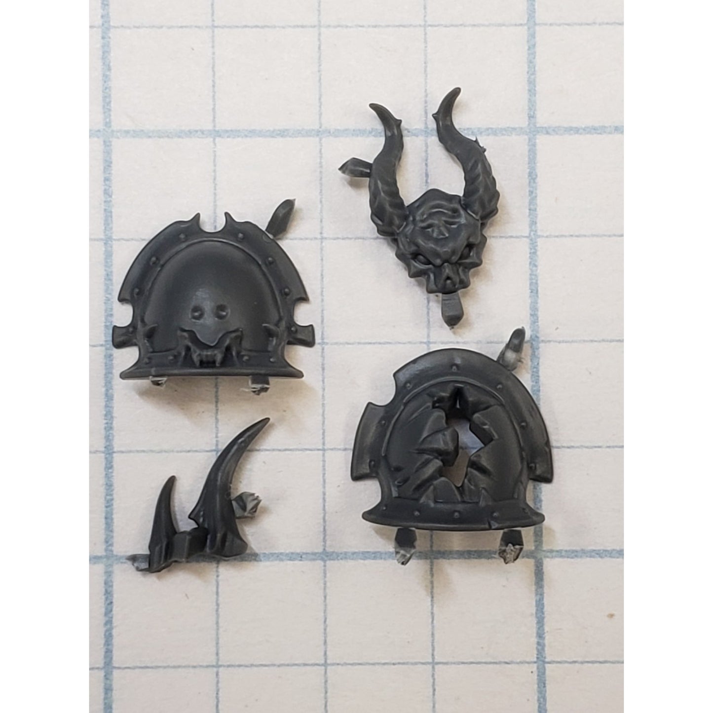 40k Chaos Space Marine Bits Chosen Champion Horned Shoulder Pads #76