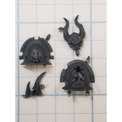 40k Chaos Space Marine Bits Chosen Champion Horned Shoulder Pads #76