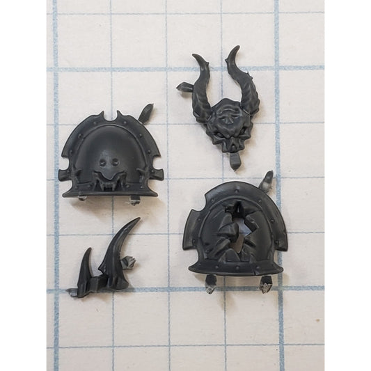 40k Chaos Space Marine Bits Chosen Champion Horned Shoulder Pads #76