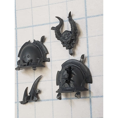 40k Chaos Space Marine Bits Chosen Champion Horned Shoulder Pads #76