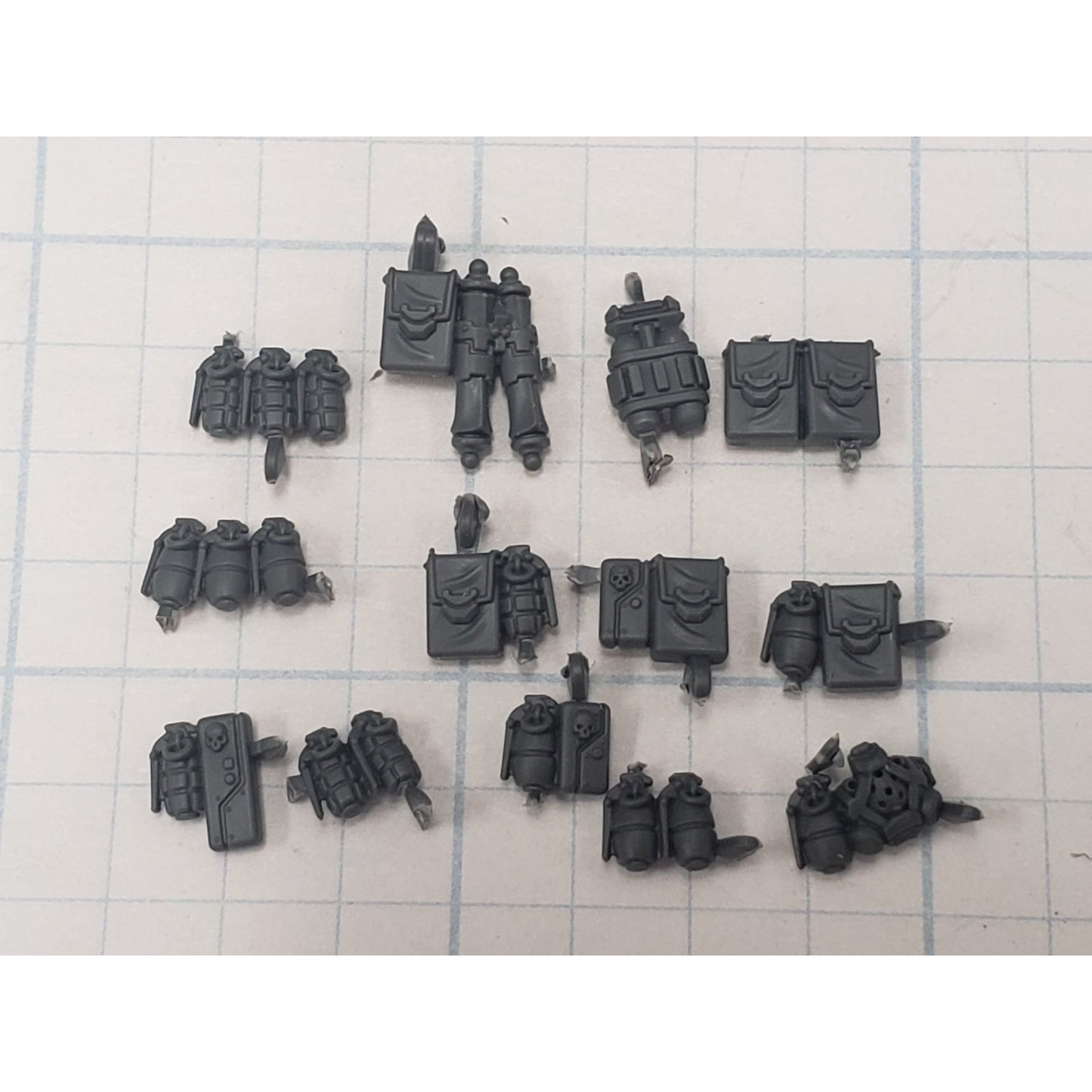 30K Space Marine Bits Mark VI Assault Squad Pouches Grenades P13