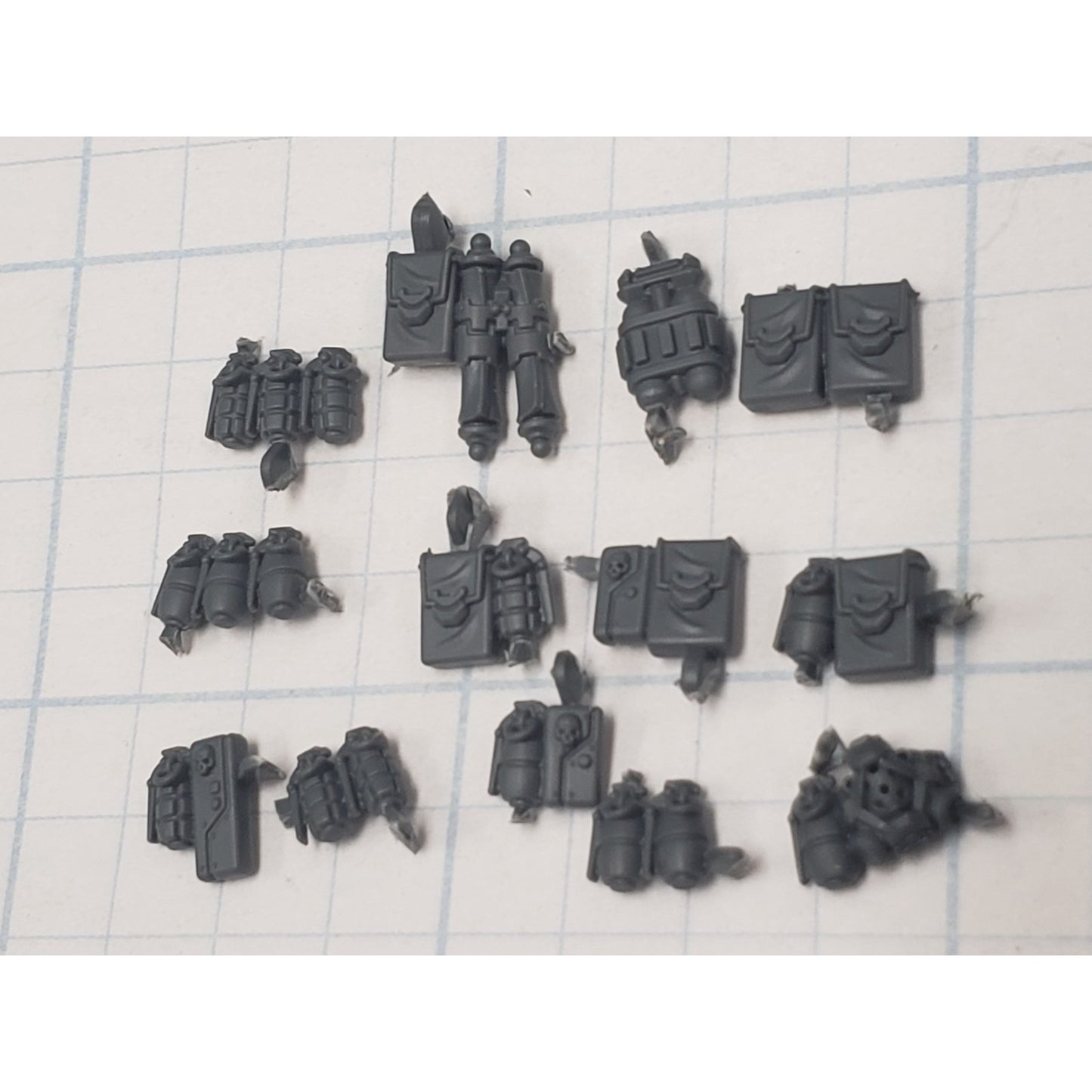 30K Space Marine Bits Mark VI Assault Squad Pouches Grenades P13