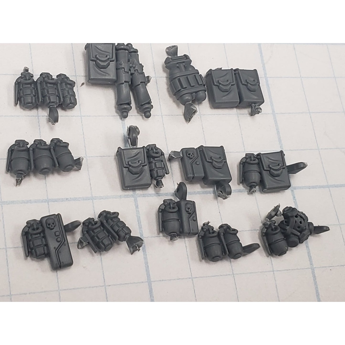 30K Space Marine Bits Mark VI Assault Squad Pouches Grenades P13