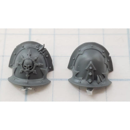 40K Chaos Space Marine Bits Legionary Shoulder Pads  w Skull #28
