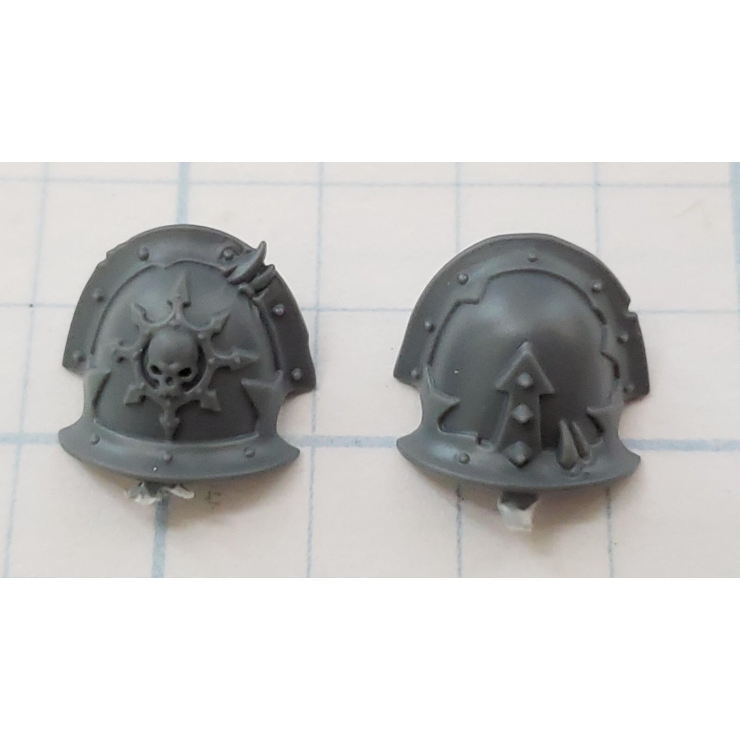 40K Chaos Space Marine Bits Legionary Shoulder Pads  w Skull #28