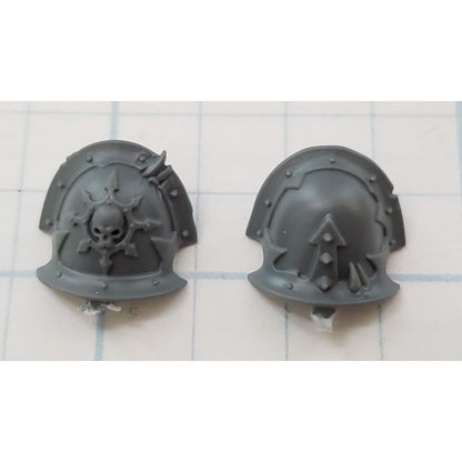 40K Chaos Space Marine Bits Legionary Shoulder Pads  w Skull #28