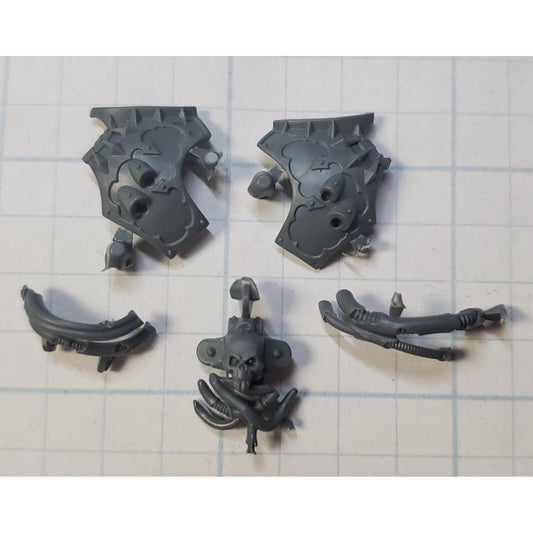 40k Chaos Space Marines Bit Daemon Prince Power Armor Chest w Cables Set