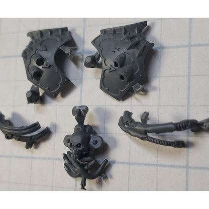 40k Chaos Space Marines Bit Daemon Prince Power Armor Chest w Cables Set