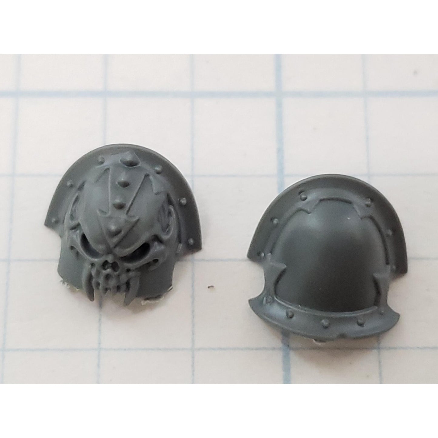 40K Chaos Space Marine Bits Legionary Shoulder Pads w Skull  #93