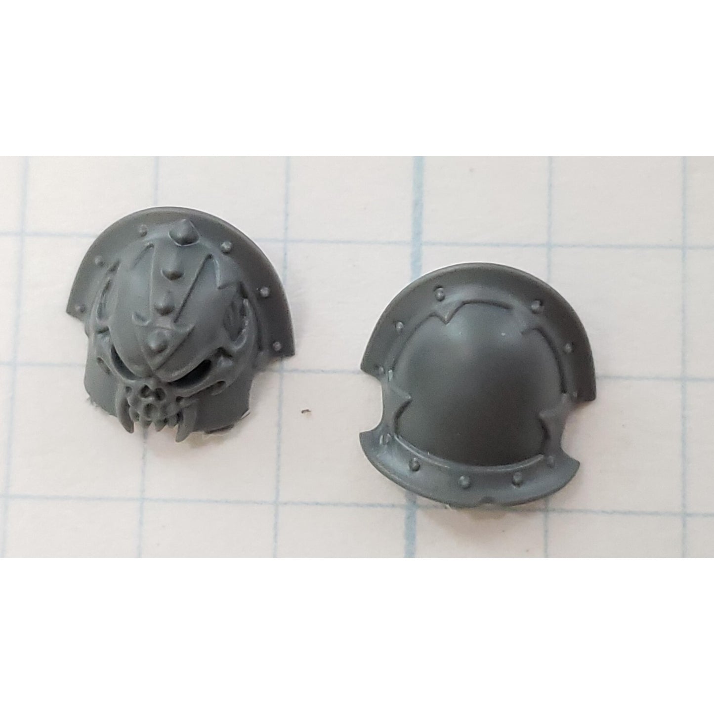 40K Chaos Space Marine Bits Legionary Shoulder Pads w Skull  #93