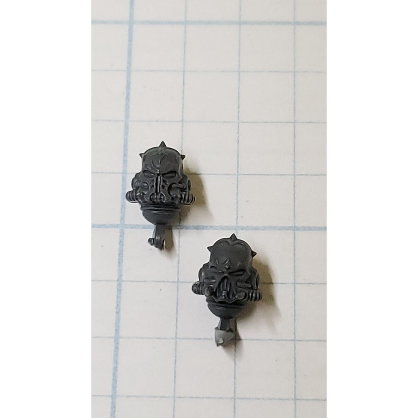 40K Chaos Space Marine Bits Legionary Heads w Helmet x2 #119