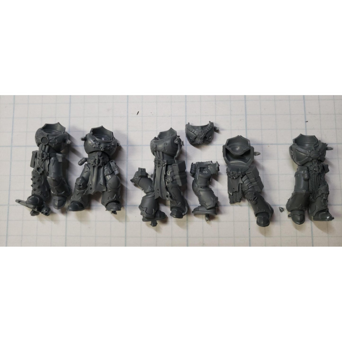 40K Chaos Space Marine Bits Legionary Torso Legs x5 Set