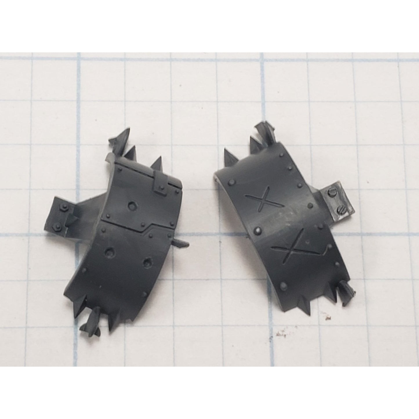 40k Ork Bits Deff Dread Small Spiky Shoulder Pads Set  #3554