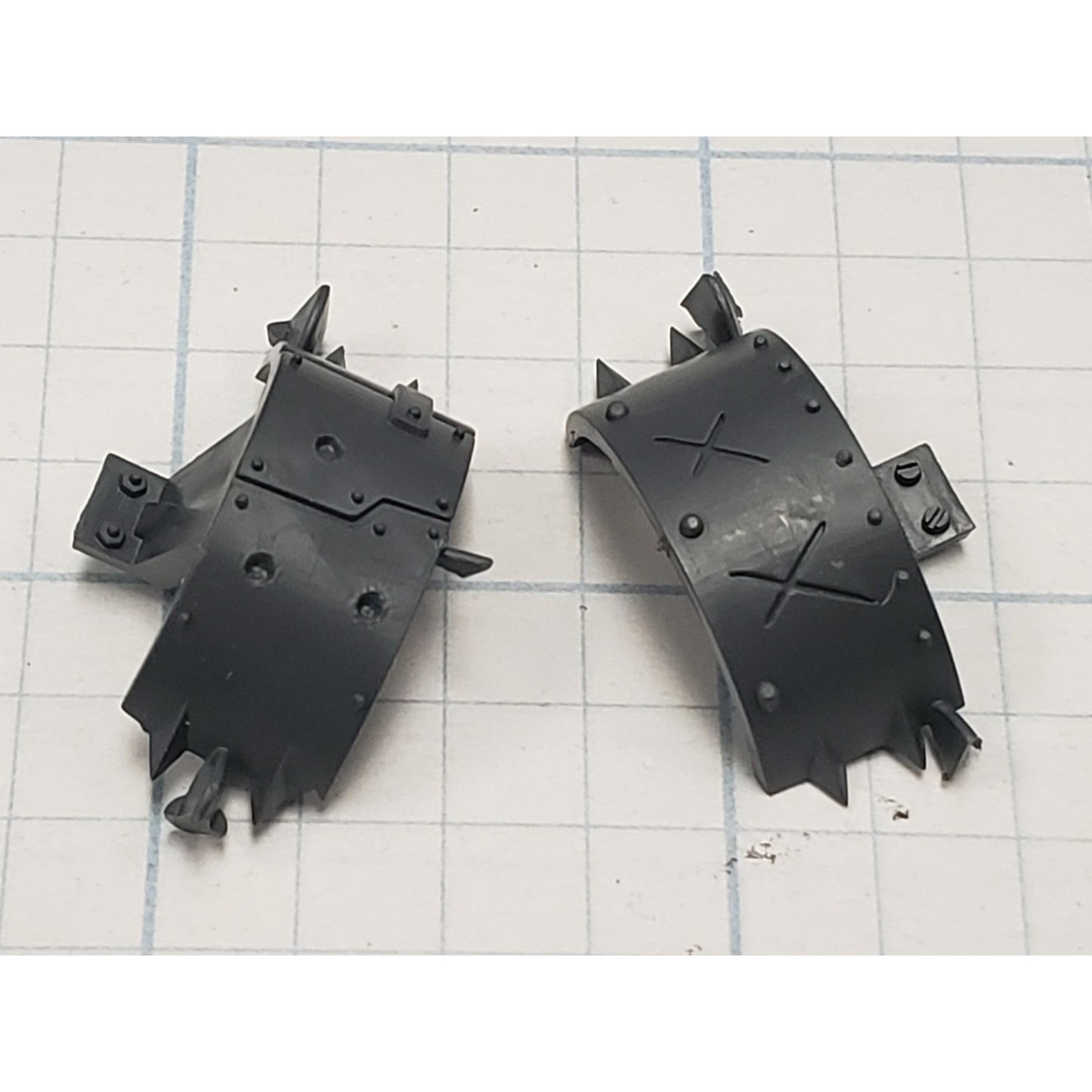 40k Ork Bits Deff Dread Small Spiky Shoulder Pads Set  #3554