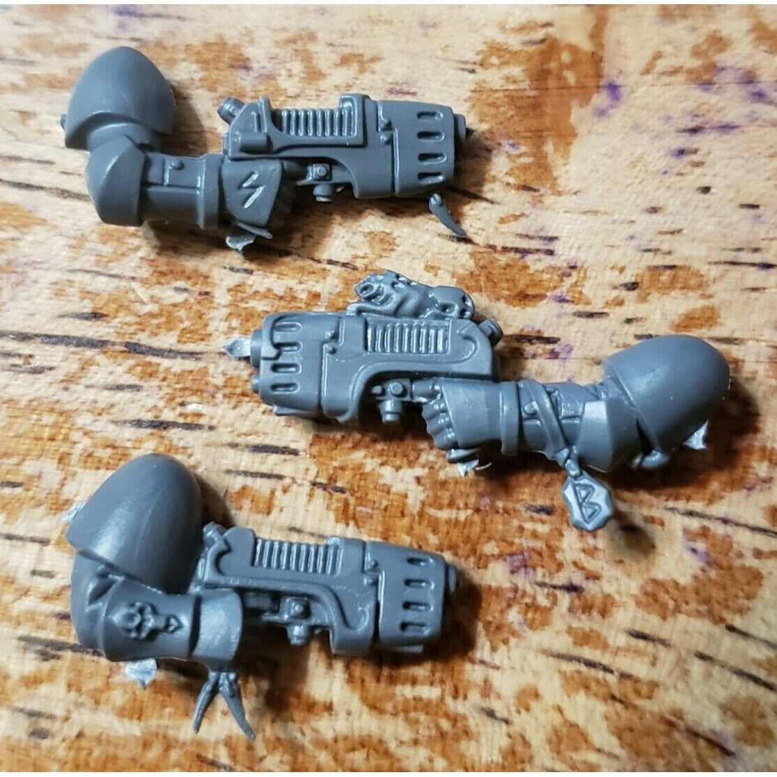 40k Space Wolves Bits Wolf Pack Blood Claws Engraved Plasma Pistols x3
