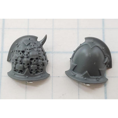 40K Chaos Space Marine Bits Legionary Shoulder Pads  w Skull #86
