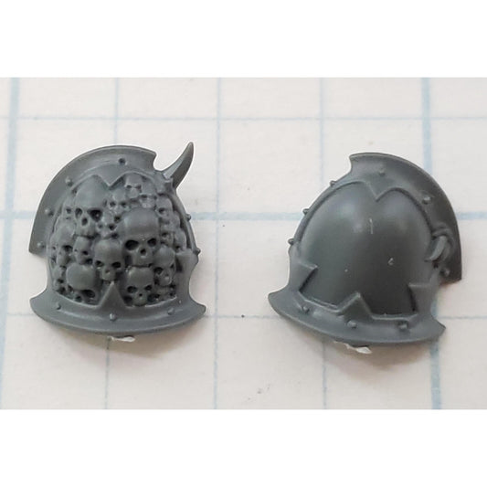 40K Chaos Space Marine Bits Legionary Shoulder Pads  w Skull #86
