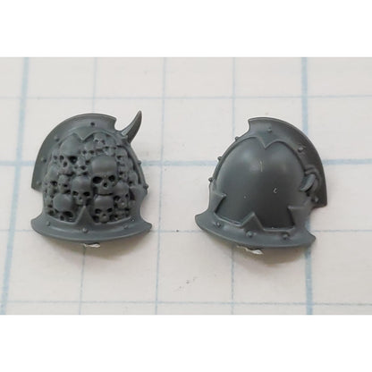 40K Chaos Space Marine Bits Legionary Shoulder Pads  w Skull #86