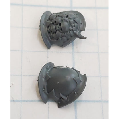 40K Chaos Space Marine Bits Legionary Shoulder Pads  w Skull #86