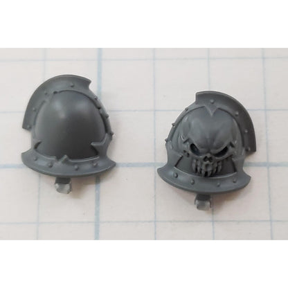 40K Chaos Space Marine Bits Legionary Shoulder Pads  w Skulls #08