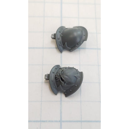 40K Chaos Space Marine Bits Legionary Shoulder Pads  w Skulls #08