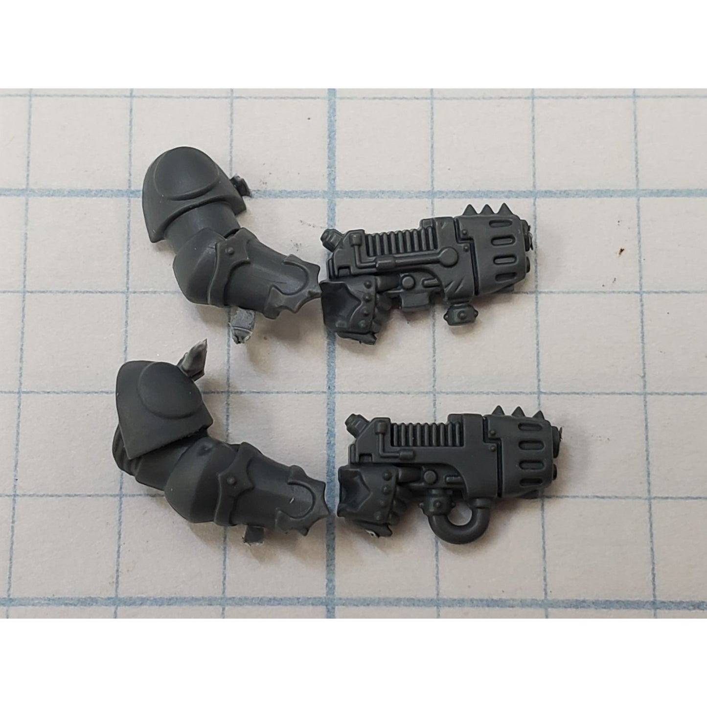 40k Chaos Space Marine Bits Chosen Traitor Plasma Pistol w Arms x2