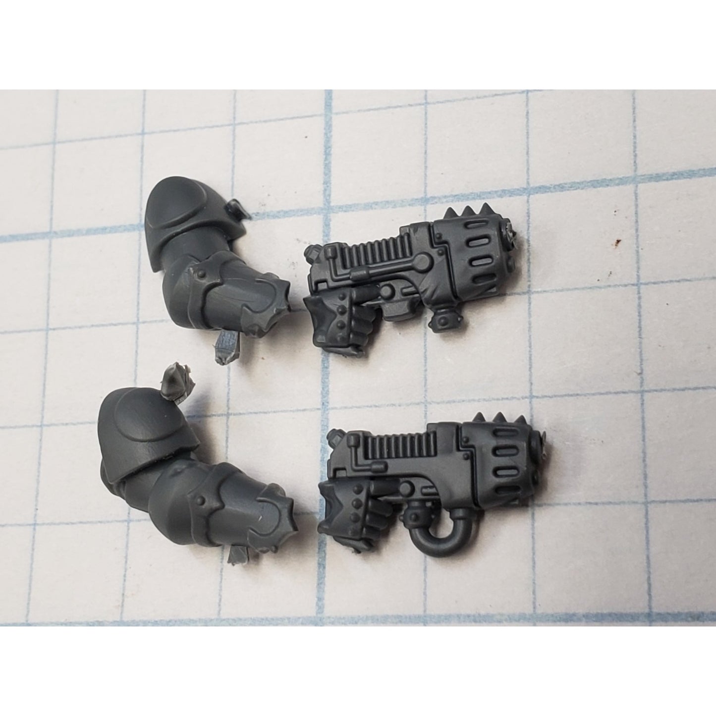 40k Chaos Space Marine Bits Chosen Traitor Plasma Pistol w Arms x2