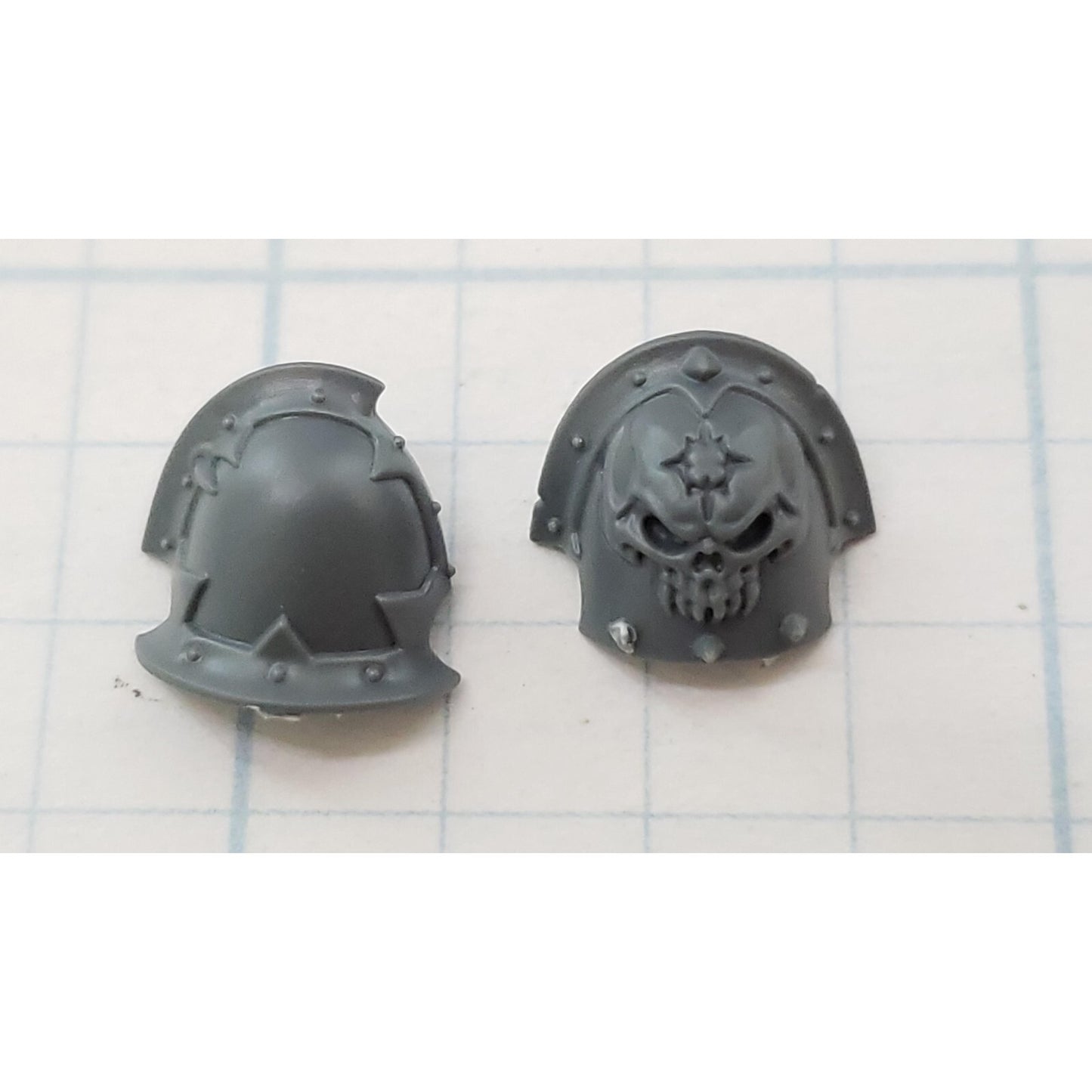40K Chaos Space Marine Bits Legionary Shoulder Pads w Skull #60