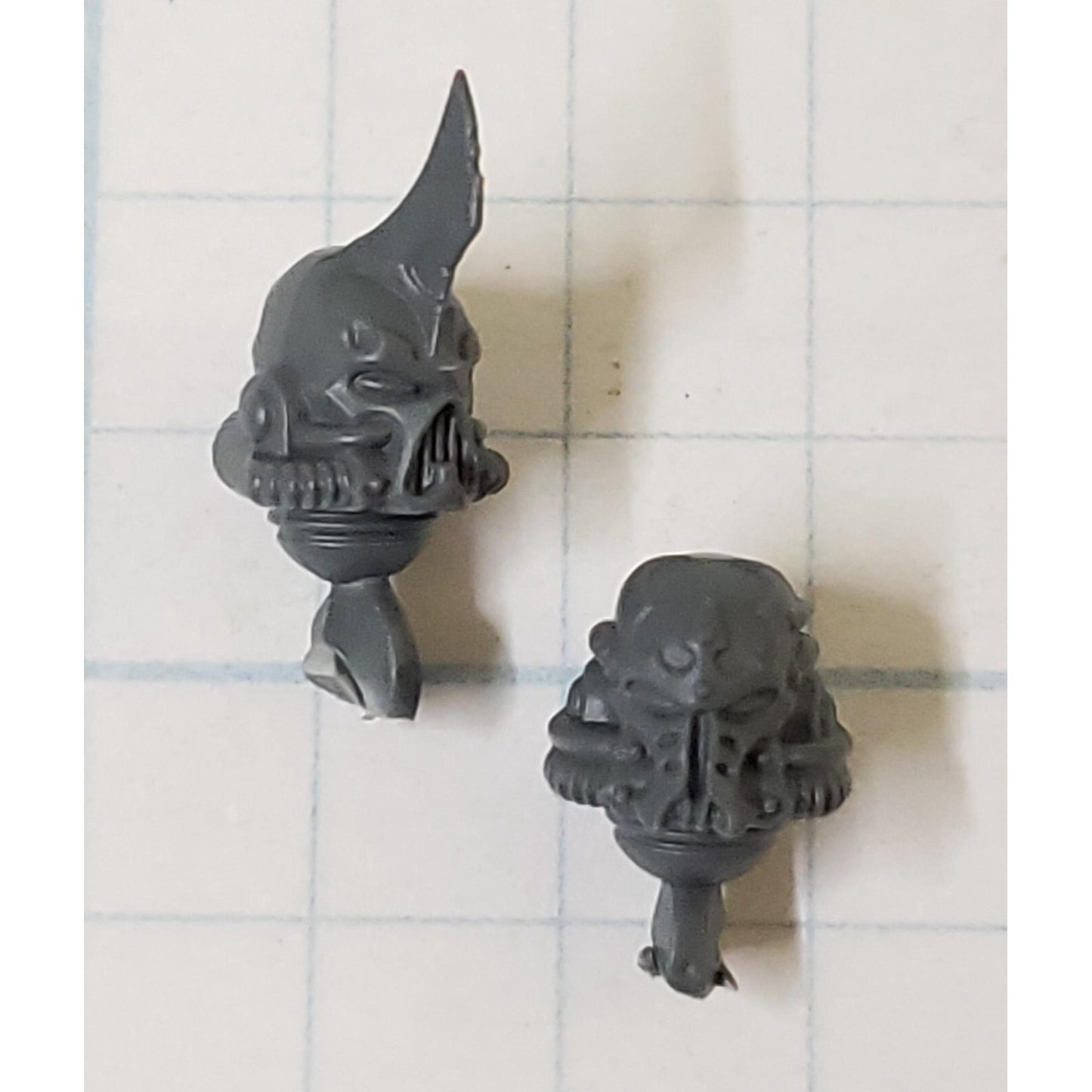 40K Chaos Space Marine Bits Legionary Heads w Helmets #123