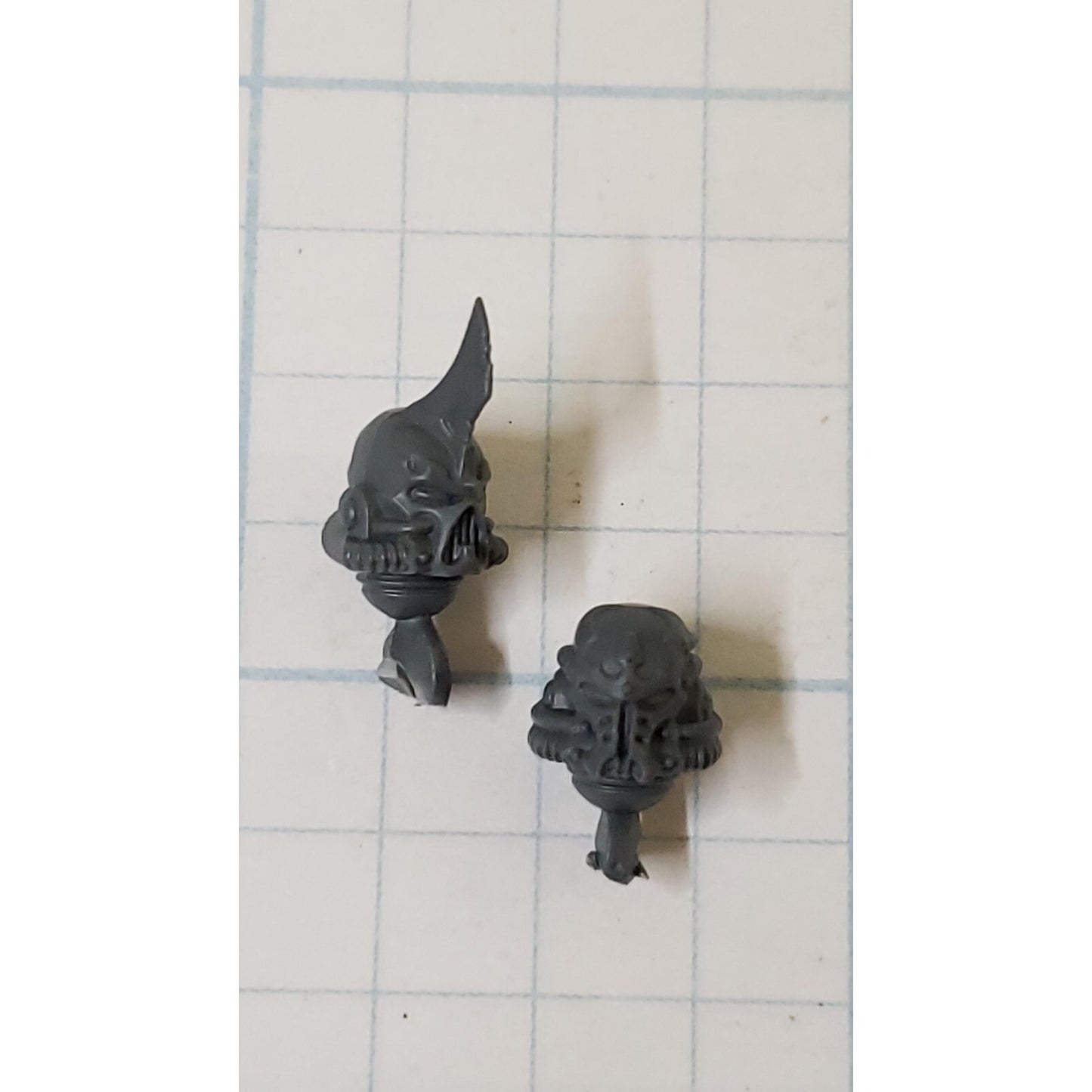 40K Chaos Space Marine Bits Legionary Heads w Helmets #123