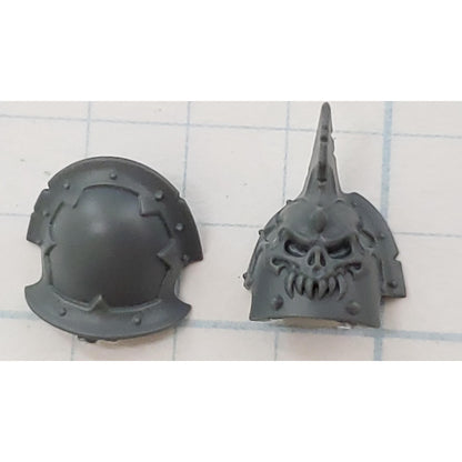 40K Chaos Space Marine Bits Legionary Shoulder Pads  w Skull Spike #102
