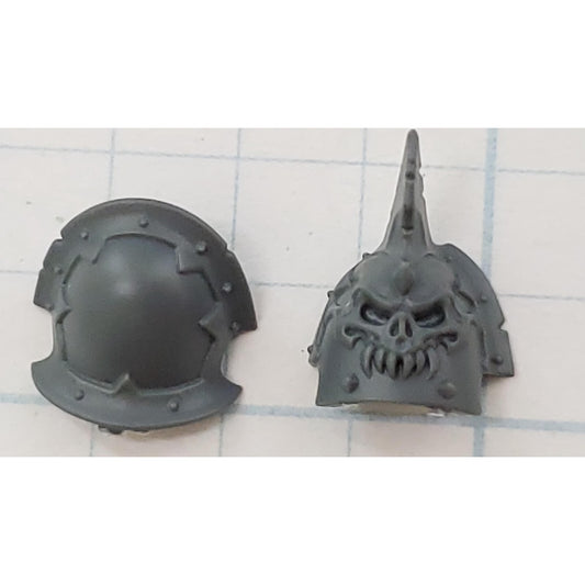 40K Chaos Space Marine Bits Legionary Shoulder Pads  w Skull Spike #102