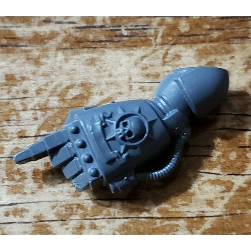 40k Space Marine Bits Devastator Crown & Skull Pointing Power Fist