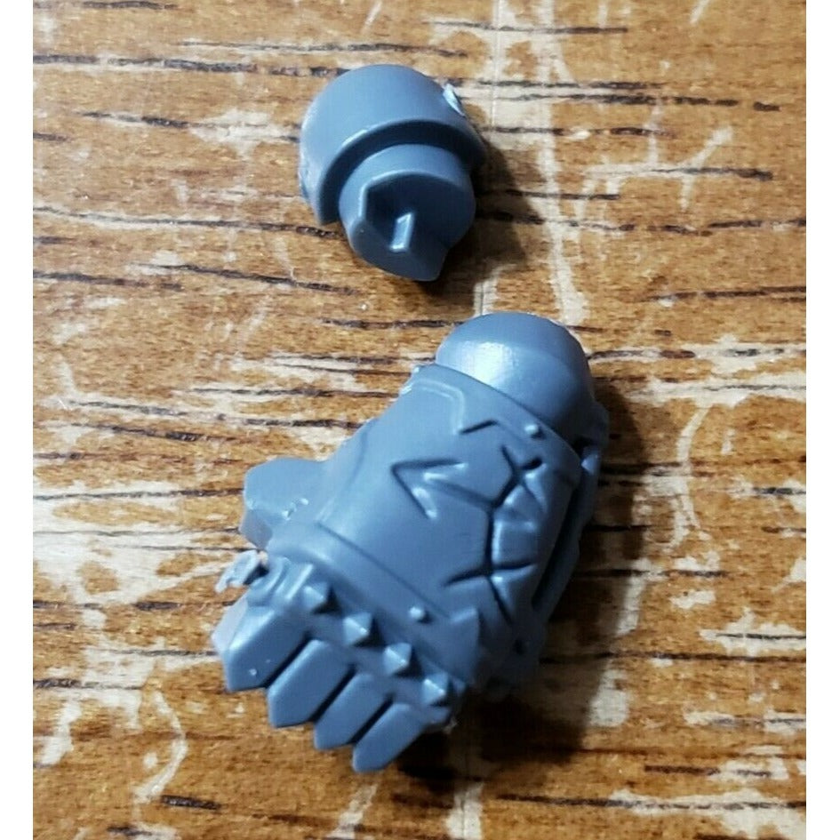 40K Chaos Space Marine Bits Legionary Champion Power Fist w Arm #92