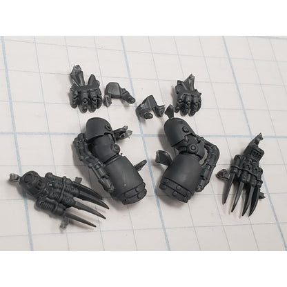 30K Space Marine Bits Mark 6 VI Assault Squad Lightning Claw Pair #82
