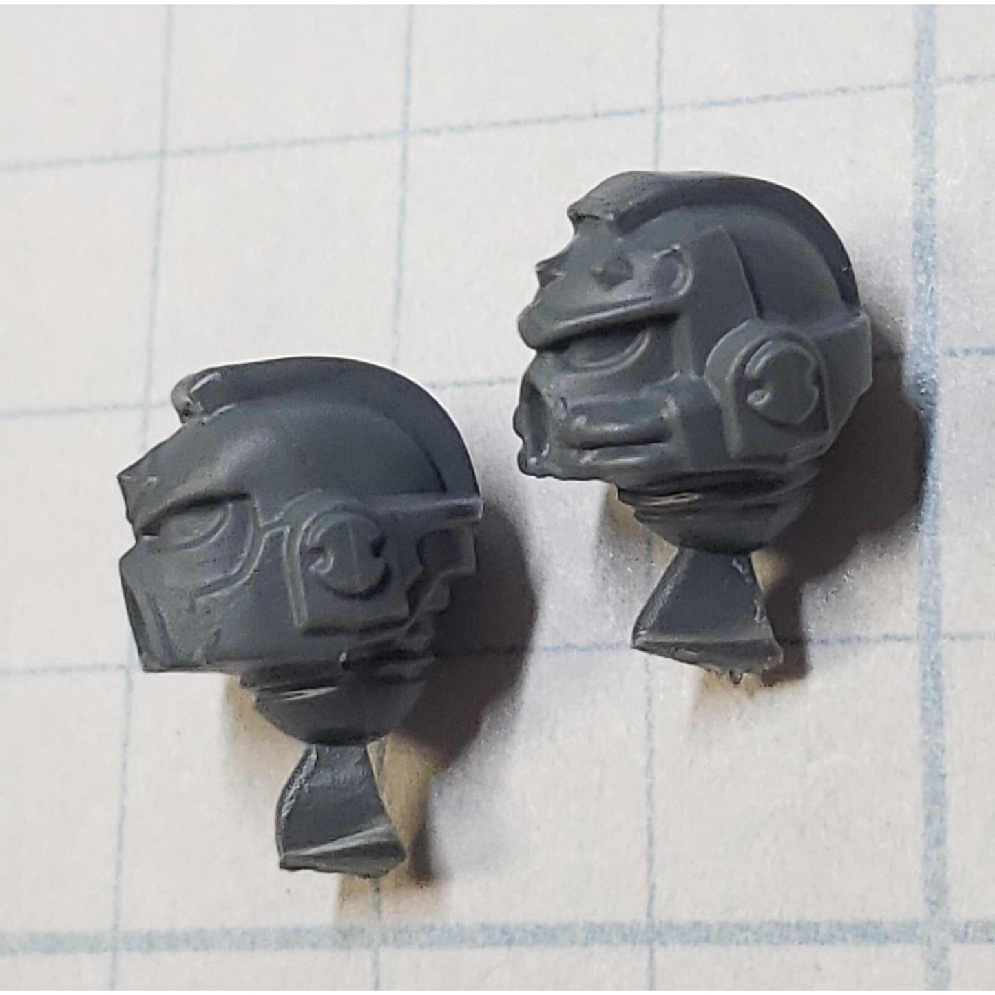 40k Space Wolves Bits Wolf Pack Grey Hunter Runed Diamond Helmet Heads x2 Set