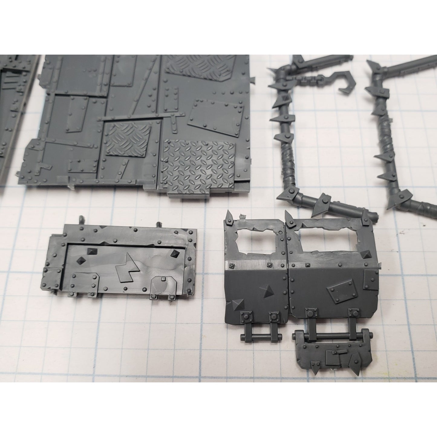 40k Ork Bits Trukk Rear Bed w Armor & Supports Set