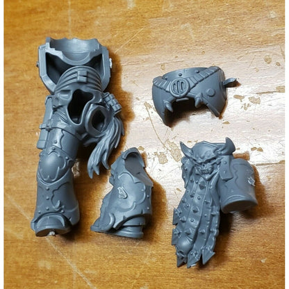 40k Chaos Space Marine Bits Chosen Engraved Torso & Legs Set #39